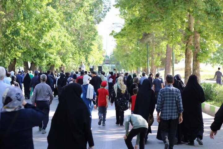 برگزاری همایش بزرگ پیاده‌روی خانوادگی به مناسبت روز جهانی کارگر در یزد