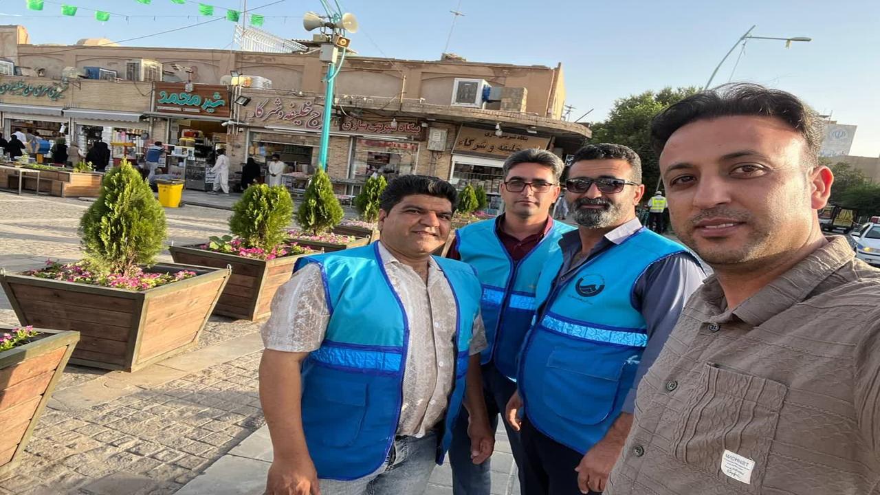 سنگ‌تمام آبفای یزد در گرمای طاقت‌فرسا برای گرامیداشت شهدای خدمت