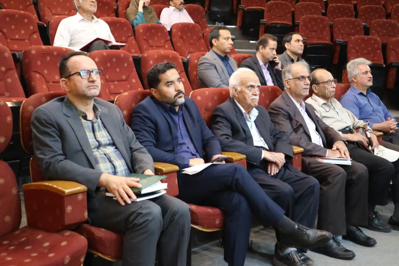 رابطه‌ی هوشمندانه و ژرف بین آب و زمان وجود دارد
