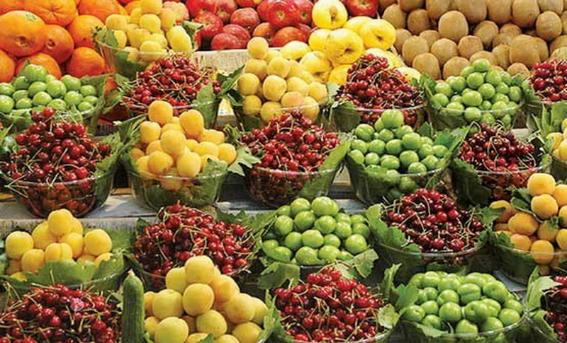 بررسی قیمت میوه در استان یزد با حضور مقامات ارشد اقتصادی استان