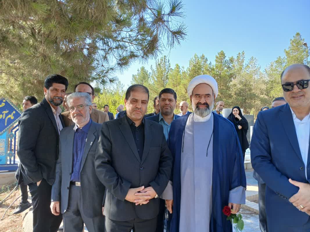 ادای احترام خبرنگاران یزدی به خبرنگاران شهید و در گذشتگان رسانه