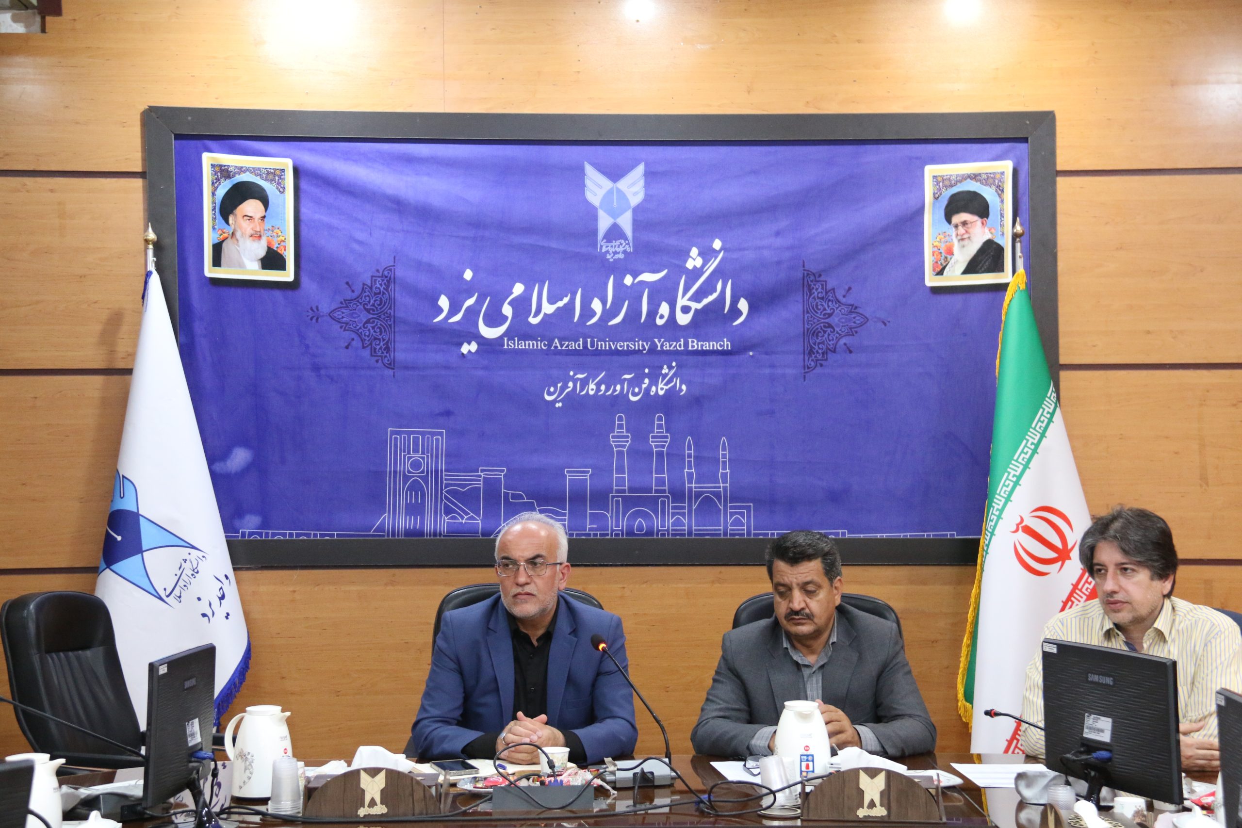 موفقیت دانشگاه آزاد یزد در اخذ مجوز نیروگاه خورشیدی و کلینیک گیاه‌پزشکی