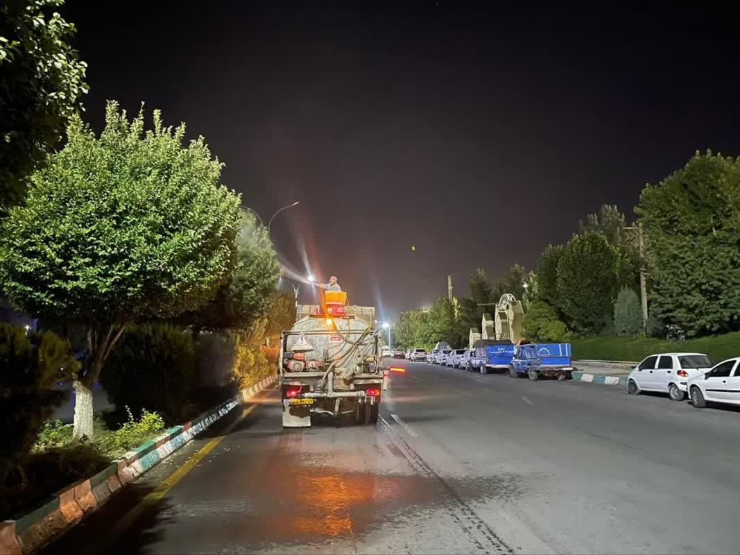 برنامه ریزی جدی شهرداری حمیدیا برای حفاظت و پایداری فضای سبز /از سمپاشی و پلاک‌کوبی  تا محلول‌پاشی درختان