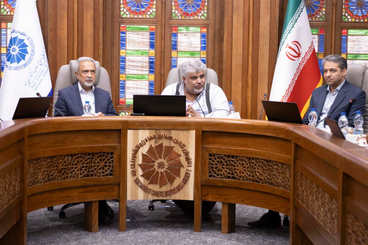 کانون تفکر اقتصاد اتاق یزد سرآغازی برای بهبود اقتصاد استان/حل مشکلات اقتصادی نیازمند پیوند اندیشه کارشناسی با نیروی اجتماعی است