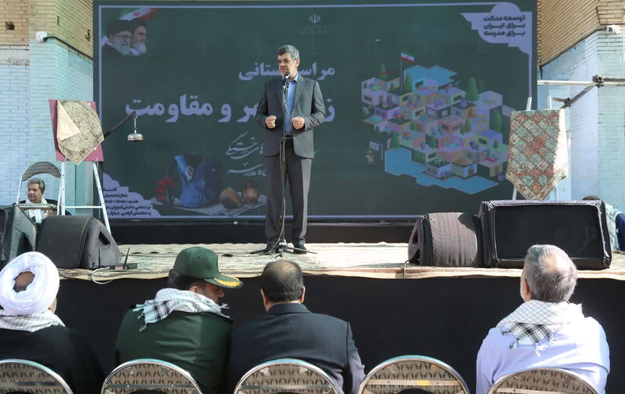 استاندار یزد در آیین نواختن زنگ مهر و مقاومت مطرح کرد؛«دفاع مقدس» عرصه ظهور و بروز نتایج علم آموزی در مدارس/ آثار فردی و اجتماعی تحصیل علم و دانش/ لزوم پرهیز دانش‌آموزان از اتلاف وقت در فضای مجازی