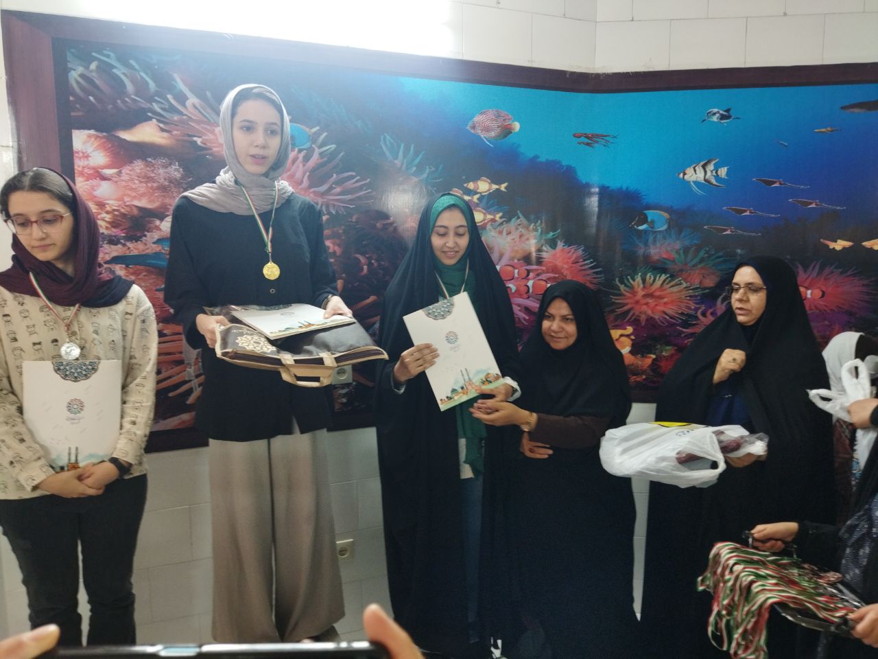 رقابت مادران و دختران یزدی در مسابقات شنا
