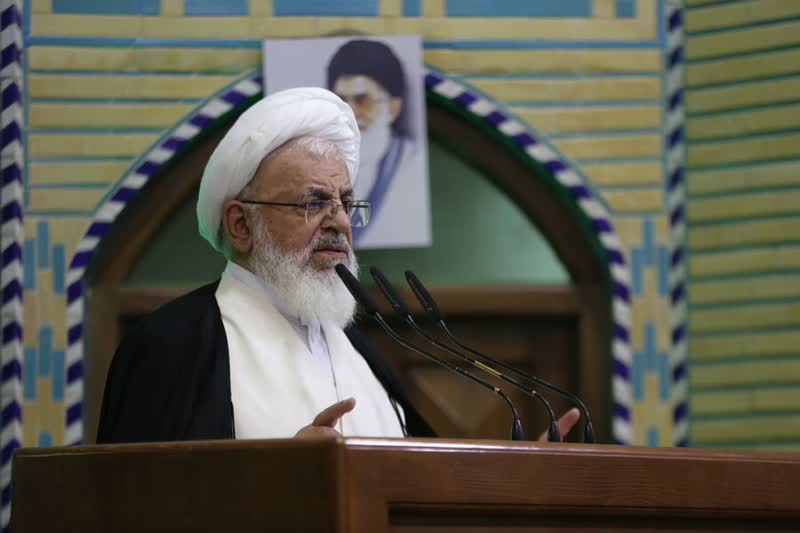 تأکید امام جمعه یزد بر تلاش جهادی و دوری از سستی و ناامیدی/ایران، قلعه‌ای مستحکم در برابر تحریم‌ها و فشارهای دشمن