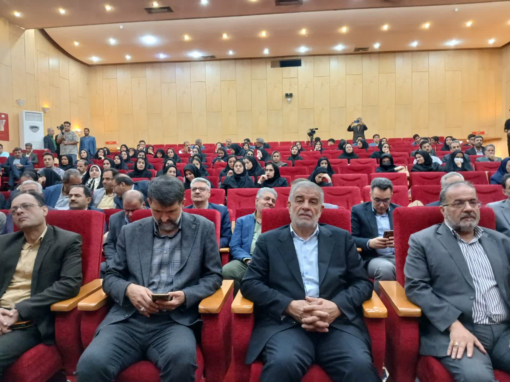 معادن یزد بهره‌ای برای بخش سلامت استان نداشته اند/ مردم در قطپ پزشکی ایران نباید در مشقت باشند