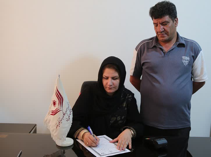 به یاد پدر / امسال به جای شمع، کلید آزادی روشن شد