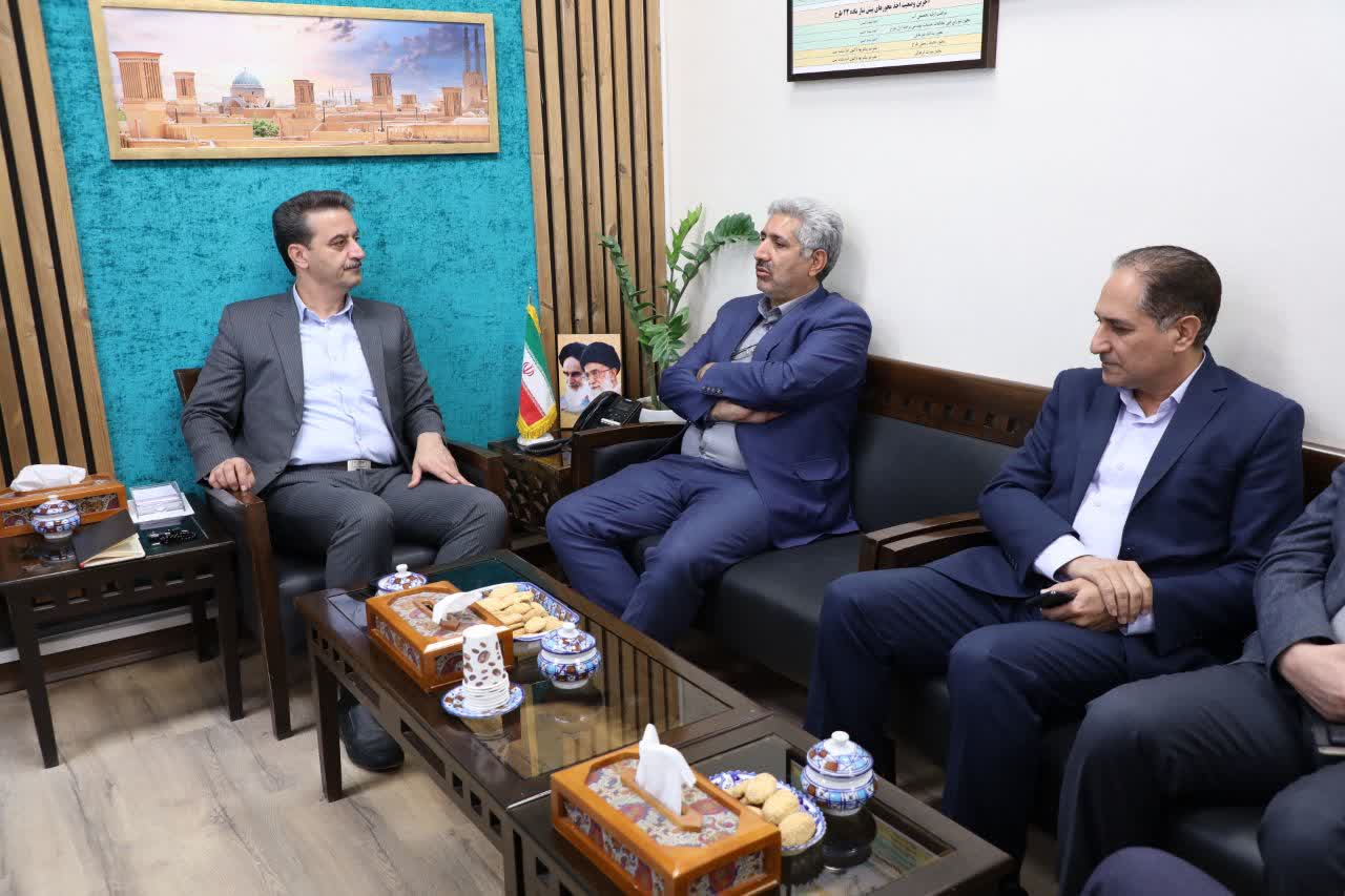 بررسی توسعه زیرساخت‌های فیبرنوری در دیدار مدیر مخابرات یزد با معاون عمرانی استاندار
