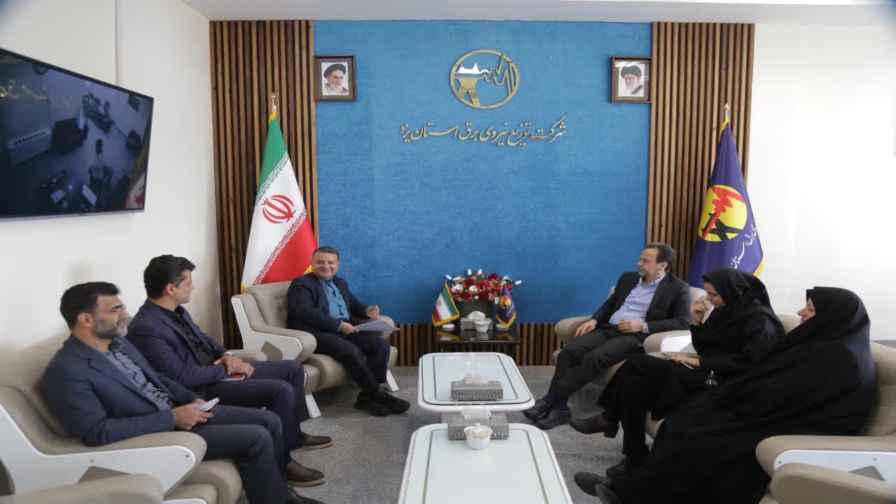 تأکید مدیرعامل شرکت توزیع برق یزد بر استمرار فعالیت‌های فرهنگی هم‌افزا در صنعت آب و برق استان