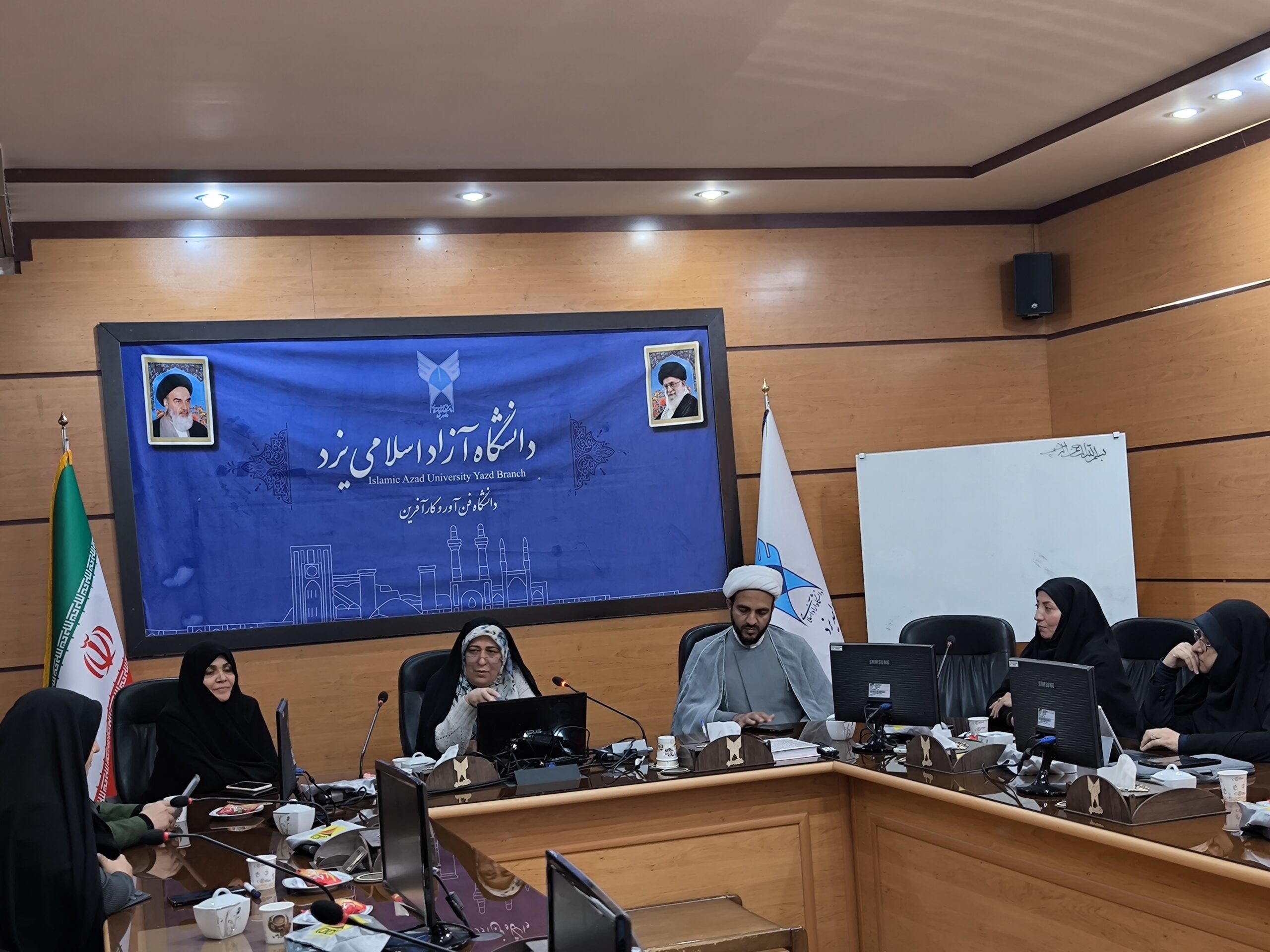 خانم‌دکتر حقیرالسادات؛ حضور پر رنگ زنان در تحصیلات تکمیلی؛ فرصتی برای نقش‌آفرینی در خانواده و جامعه