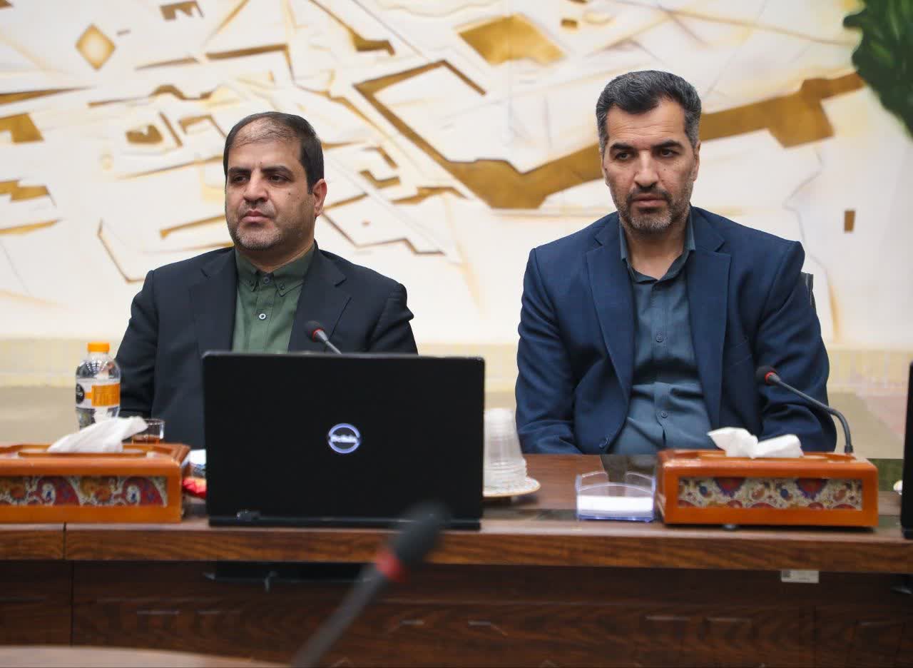 یزد باید بر مدار فکر و اندیشه پیش برود؛ توسعه بدون اتاق‌های فکر ممکن نیست/ اندیشه در کشور مظلوم است؛ زمان احیای تفکر در نظام تصمیم‌سازی فرا رسیده است