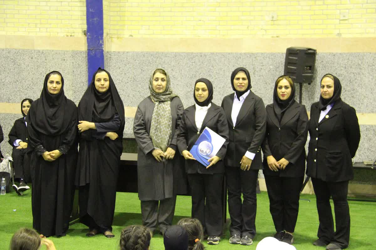 درخششی که دیده شد؛ تجلیل از مربی پرتلاش ووشوی یزد در حاشیه مسابقات قهرمانی استان