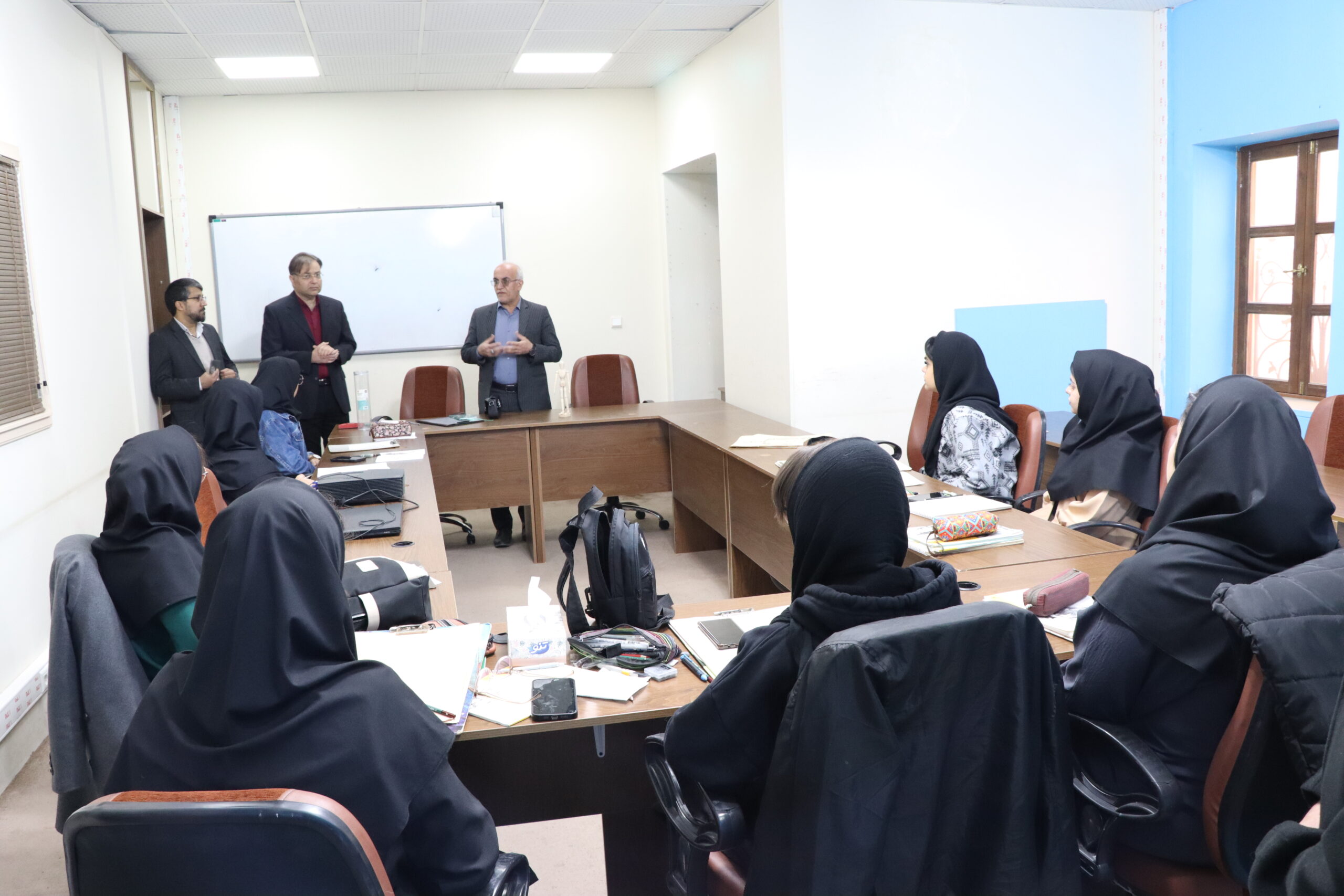 کلاس‌ها در دل صنعت؛ مسیر جدید دانشکده کارآفرینی یزد برای اشتغال سریع فارغ‌التحصیلان