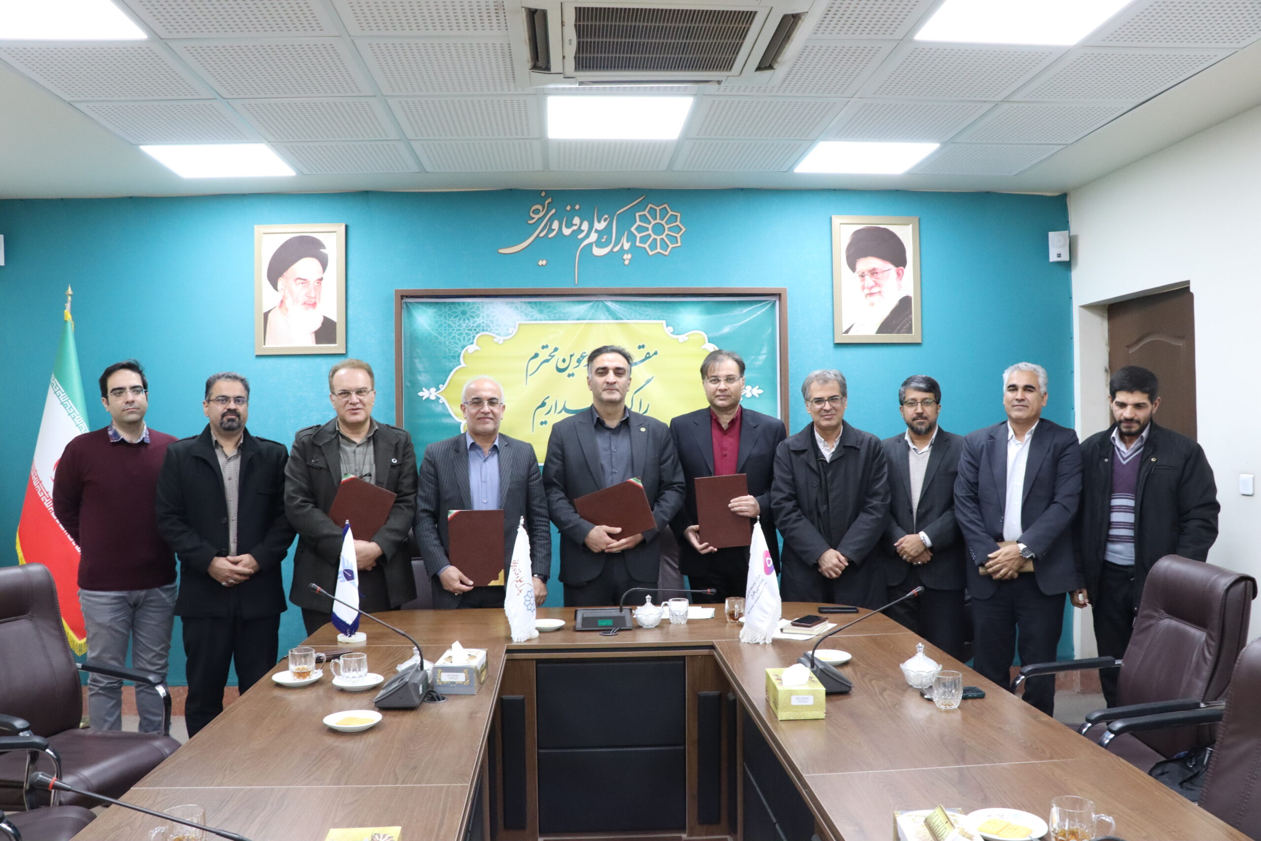 در راستای تقویت پیوند دانشگاه با صنعت و کاربردی‌سازی آموزش؛تفاهم‌نامه همکاری بین دانشگاه آزاد اسلامی واحد یزد و مرکز توسعه فناوری‌های پویانمایی اقبال امضا شد