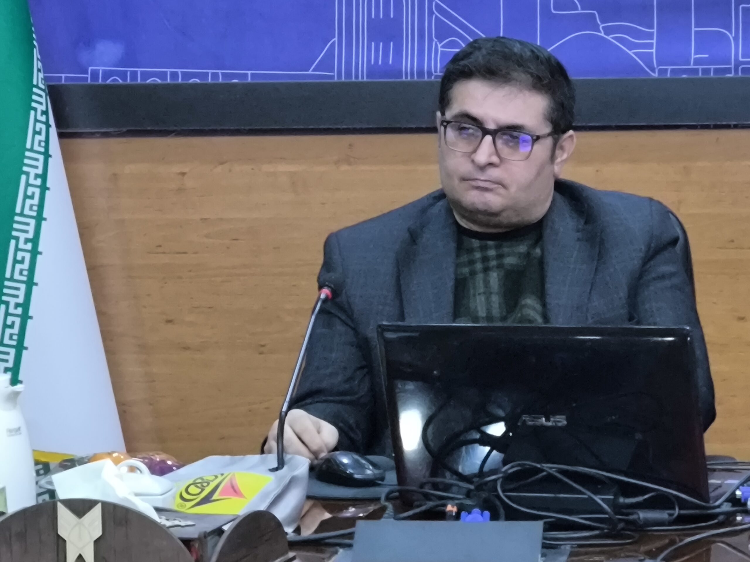 دکتر هاشم کرونی: شعر ماندگار، شاعر را به خلیفه‌اللهی خودش متعهد می‌کند