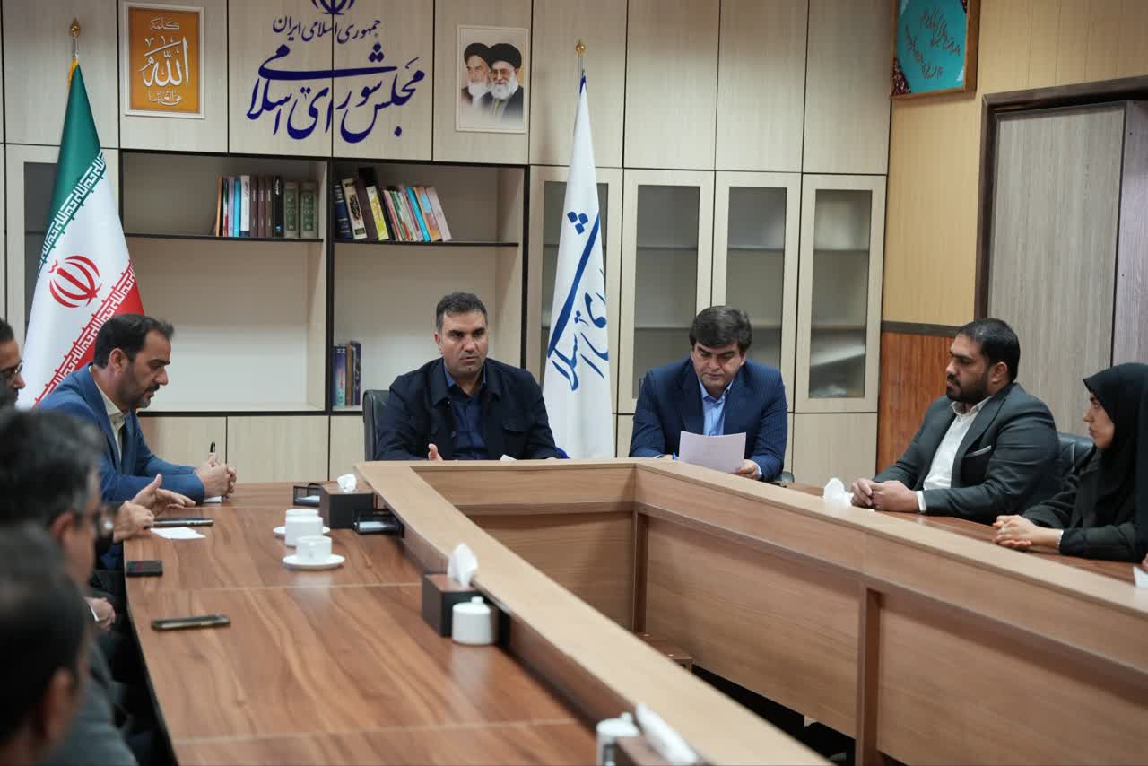 نماینده مردم اردکان در مجلس: نباید با توجیهاتی مانند حمایت از تولید، مجوز فعالیت واحدهای آلاینده داده شود/ بیشترین برخورد با صنایع آلاینده در اردکان انجام شده است/ سایر شهرستان‌ها همکاری کنند