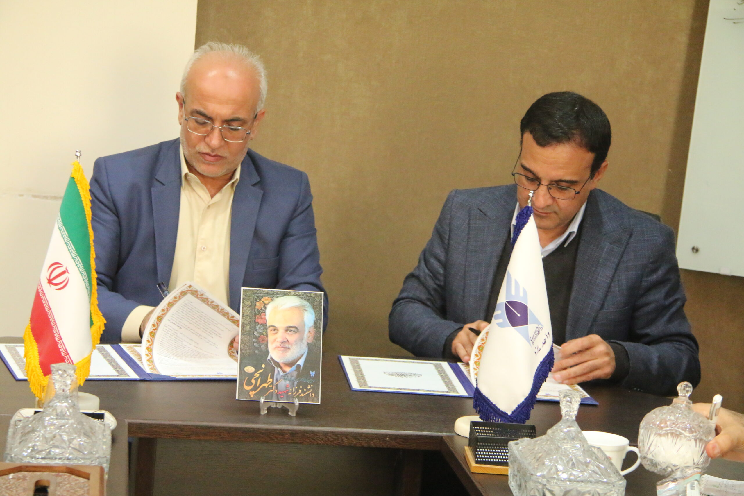 انعقاد تفاهم‌نامه همکاری میان دانشگاه آزاد اسلامی یزد و انجمن گلخانه‌داران استان برای توسعه علمی و نیروی انسانی