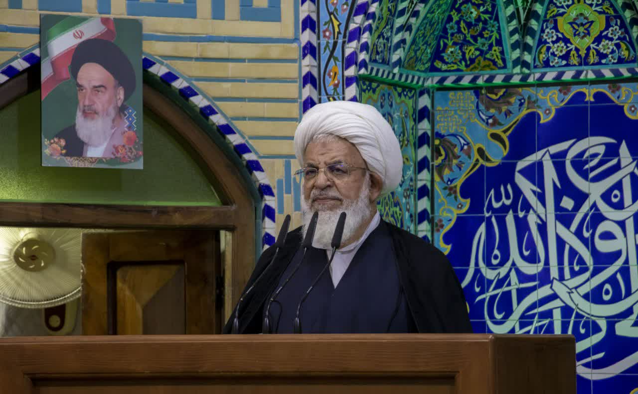 امام جمعه یزد: لزوم تقویت نگاه پژوهش محور در سیستم آموزشی کشور/ایران با تولید دانش‌بنیان از تحریم‌ها عبور می‌کند