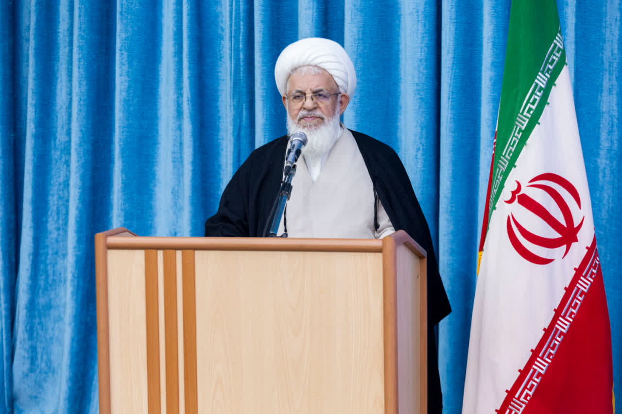 امام جمعه یزد: ایران پرچمدار زنده نگه‌داشتن آرمان‌های اسلام و امام حسین(ع) است/حضور ملت پشتوانه اقتدار ملی است
