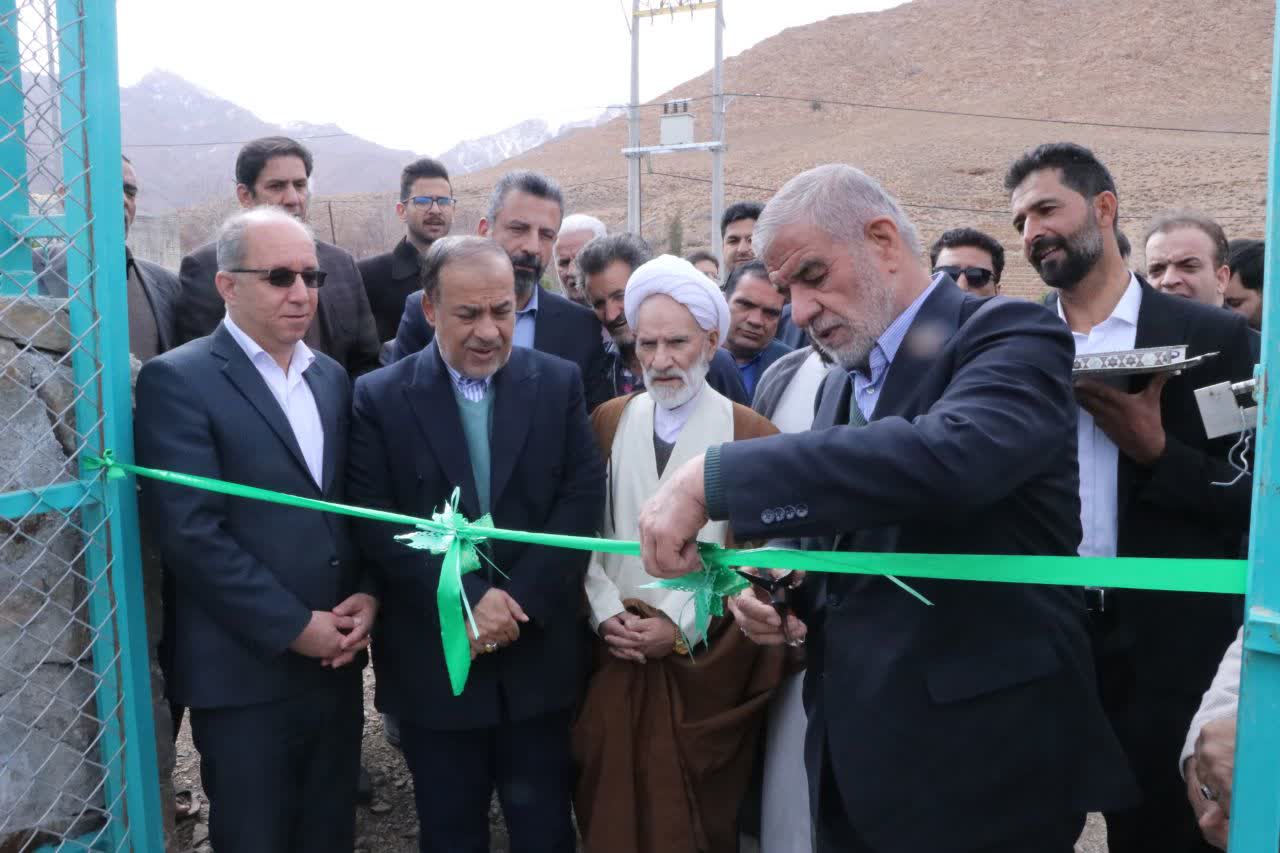 زمین چمن مصنوعی شهدای هامانه با حضور نماینده مردم افتتاح شد