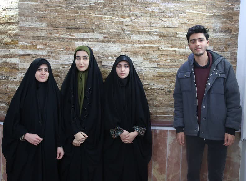 گلریزان دانشجویان علوم پزشکی رفسنجان برای آزادی مادر زندانی یزدی