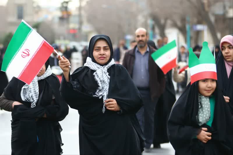 حضور مردم دارالعباده یزد در چهل و هفتیم جشن انقلاب/ حضور مردم پیام استواری و مقاومت را به جهانیان مخابره کرد